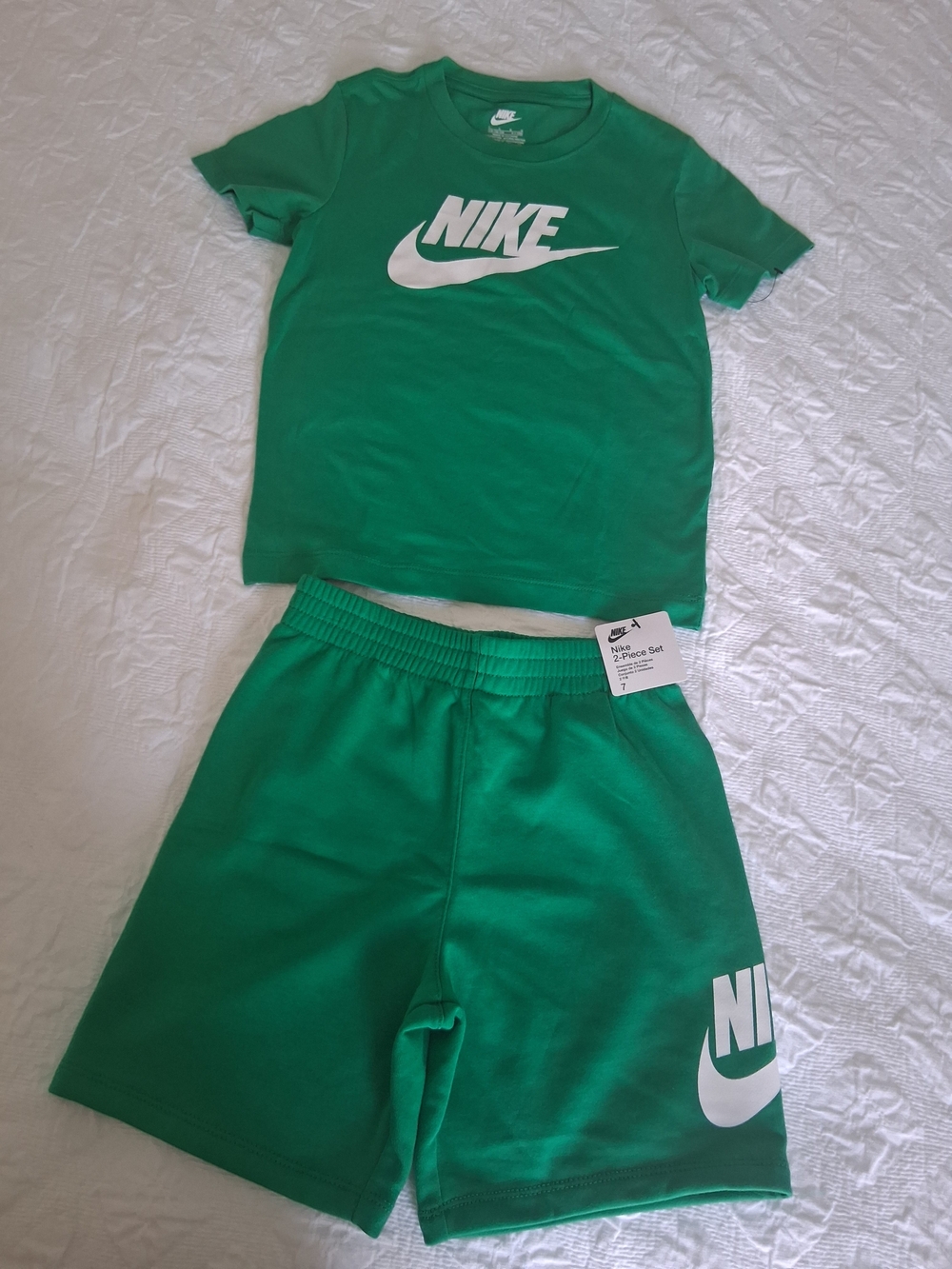 Nike Boys Green 2-Piece Shirt and Shorts Set Size 7 - Picture 2 of 9